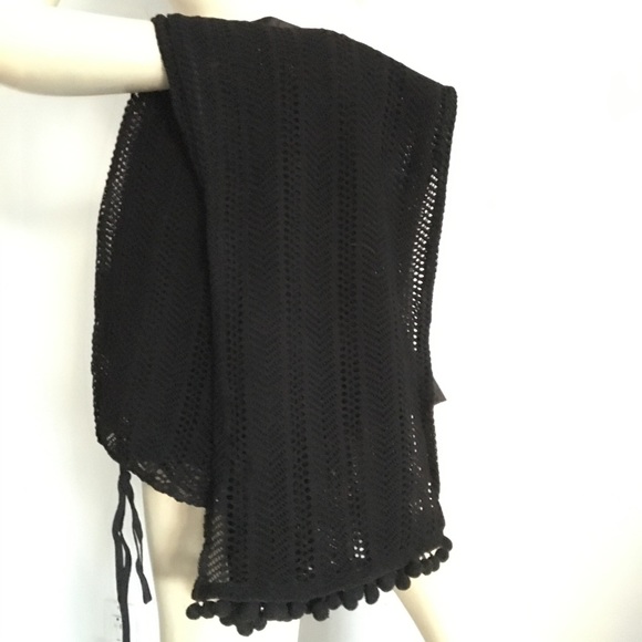 Caluna Other - Caluna black crochet cropped pants with Pom Pom trim